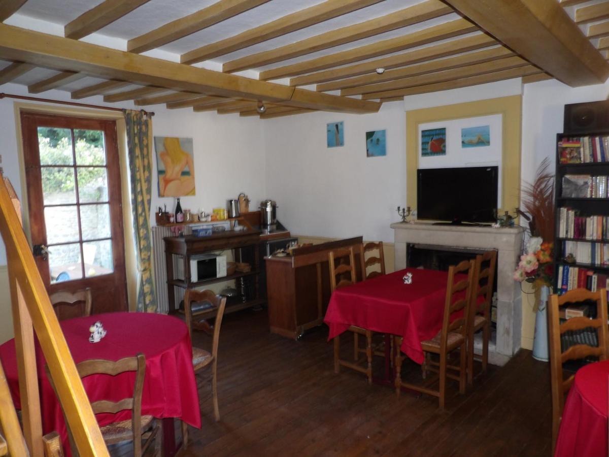 Chambres Et Tables D'Hotes A L'Auberge Touristique Meuvaines Экстерьер фото