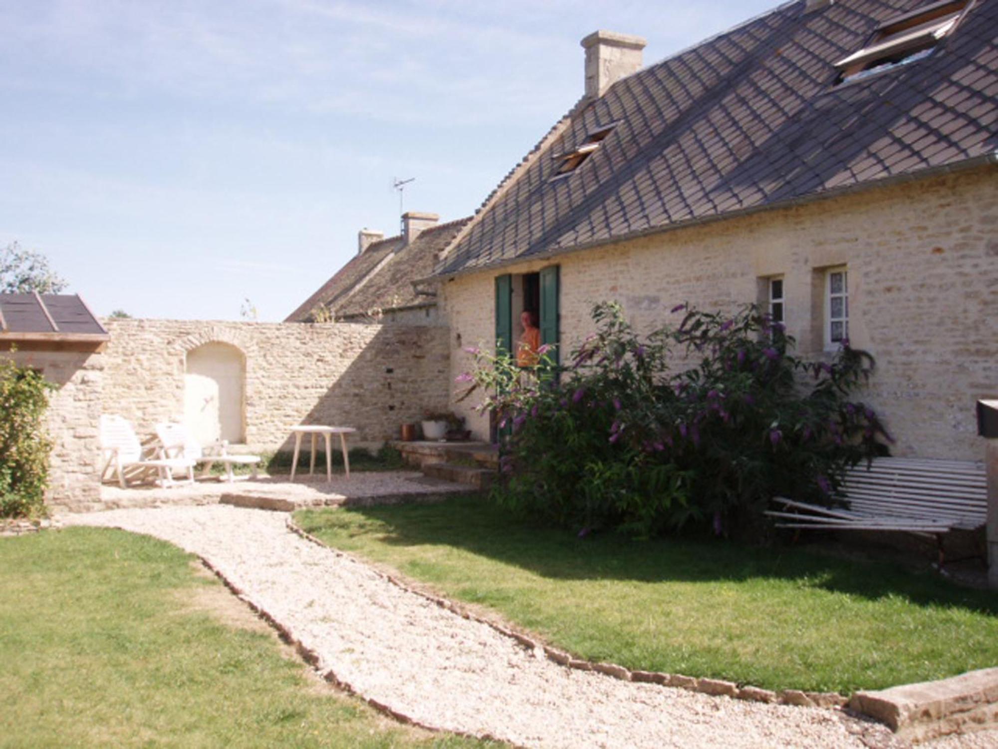 Chambres Et Tables D'Hotes A L'Auberge Touristique Meuvaines Экстерьер фото