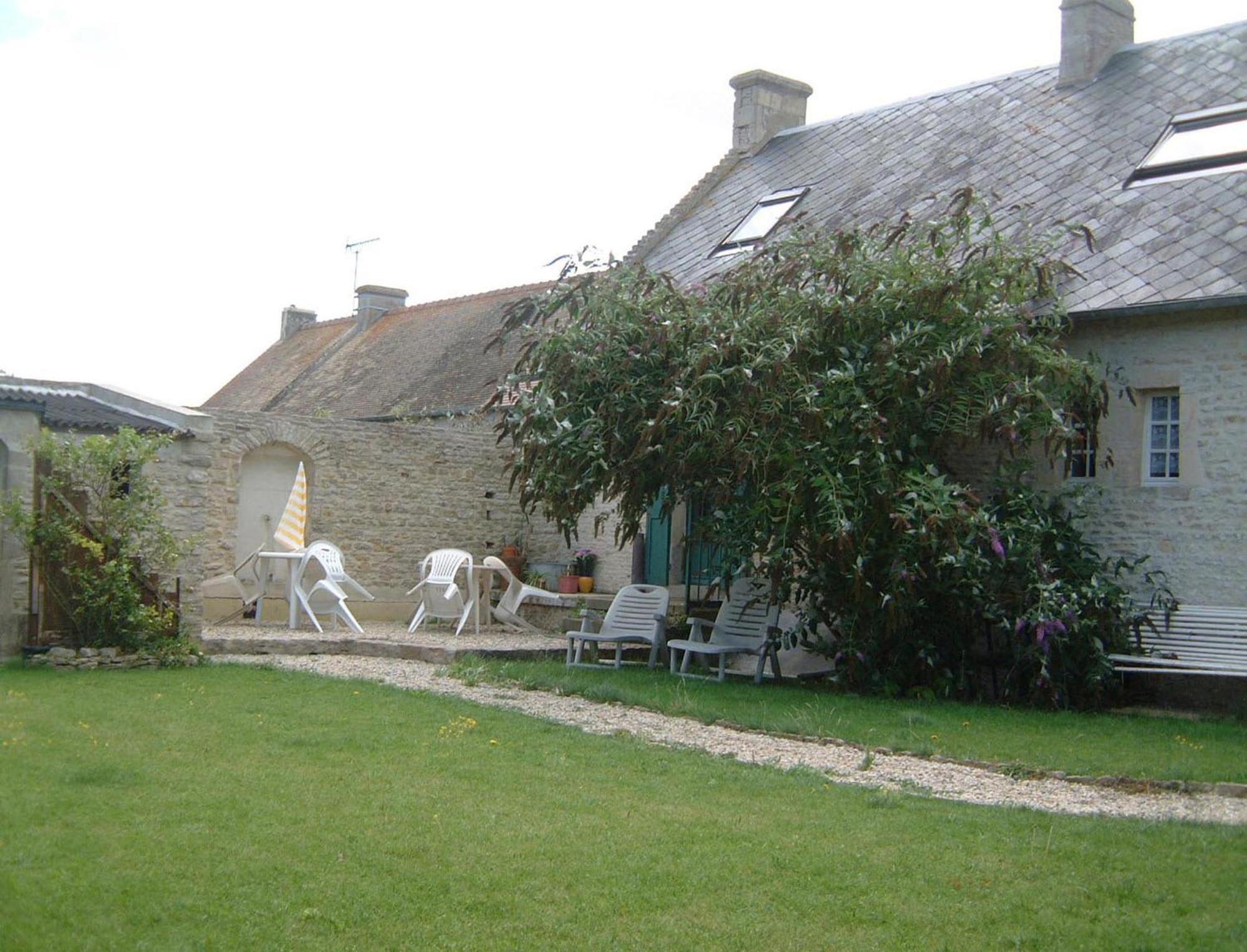 Chambres Et Tables D'Hotes A L'Auberge Touristique Meuvaines Экстерьер фото