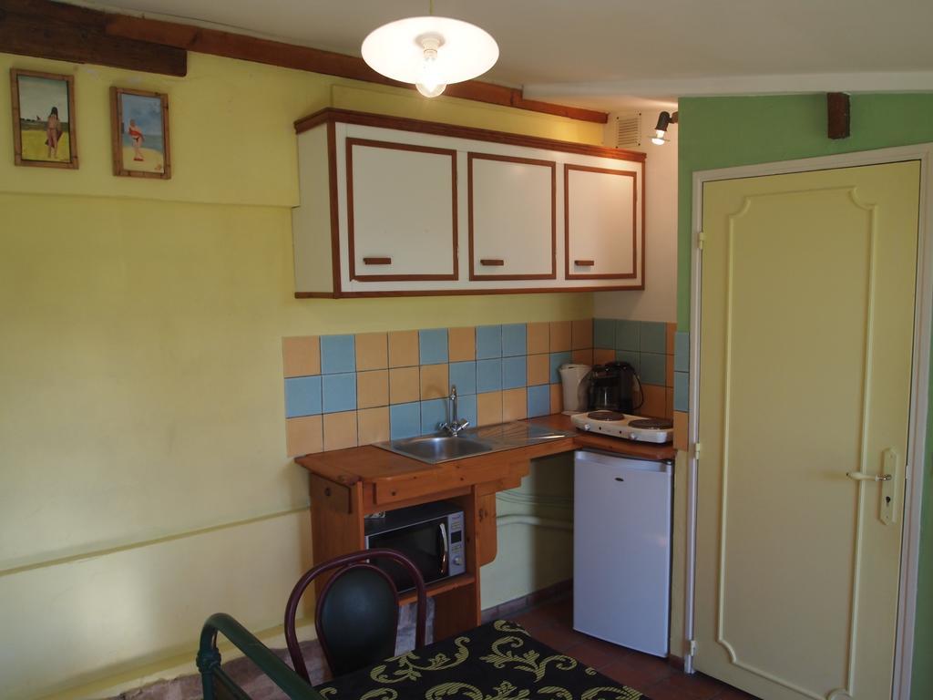 Chambres Et Tables D'Hotes A L'Auberge Touristique Meuvaines Экстерьер фото