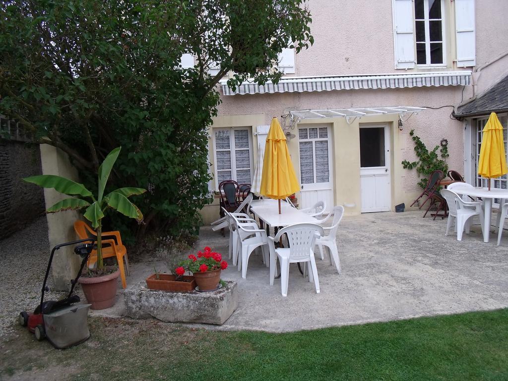 Chambres Et Tables D'Hotes A L'Auberge Touristique Meuvaines Экстерьер фото
