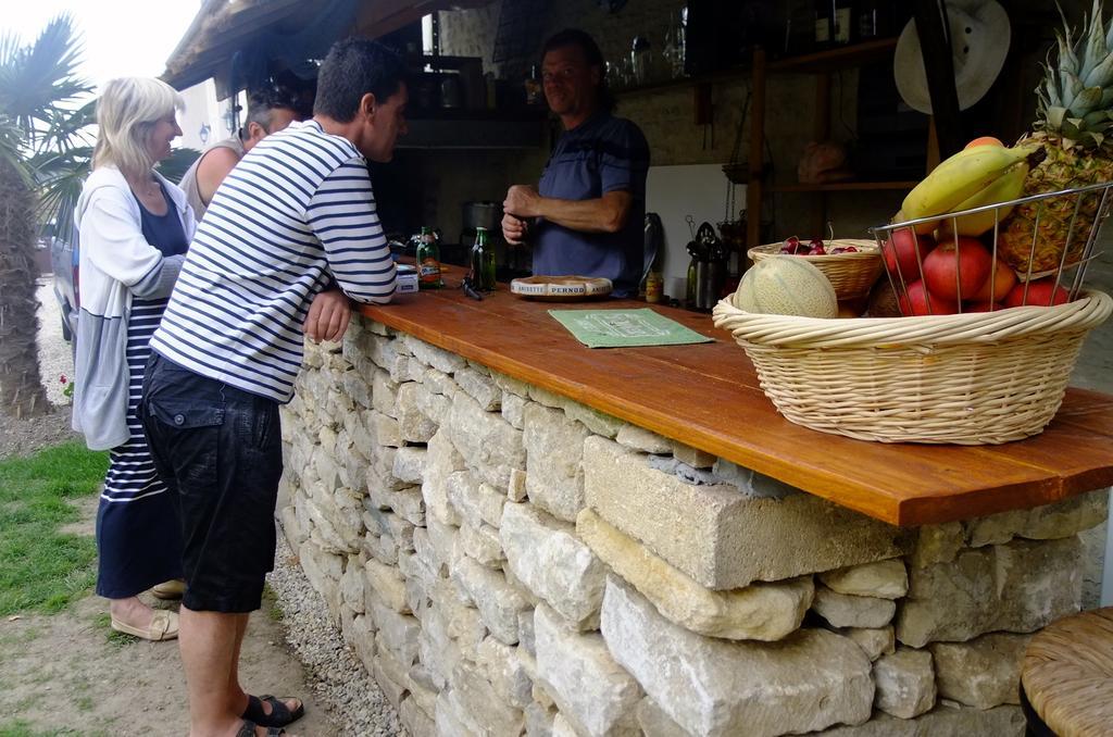 Chambres Et Tables D'Hotes A L'Auberge Touristique Meuvaines Экстерьер фото