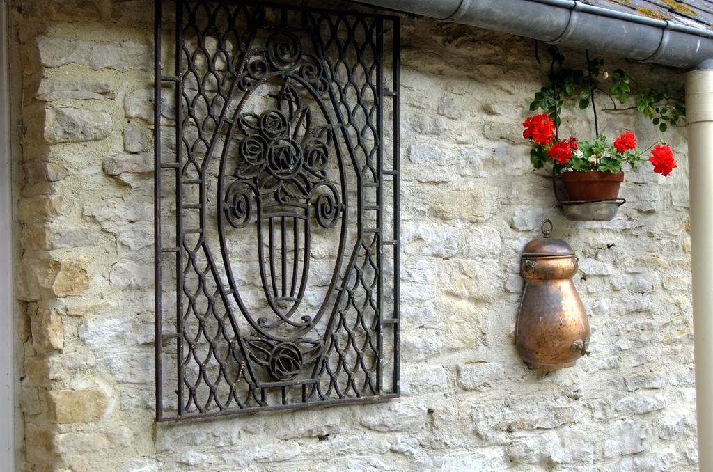 Chambres Et Tables D'Hotes A L'Auberge Touristique Meuvaines Экстерьер фото