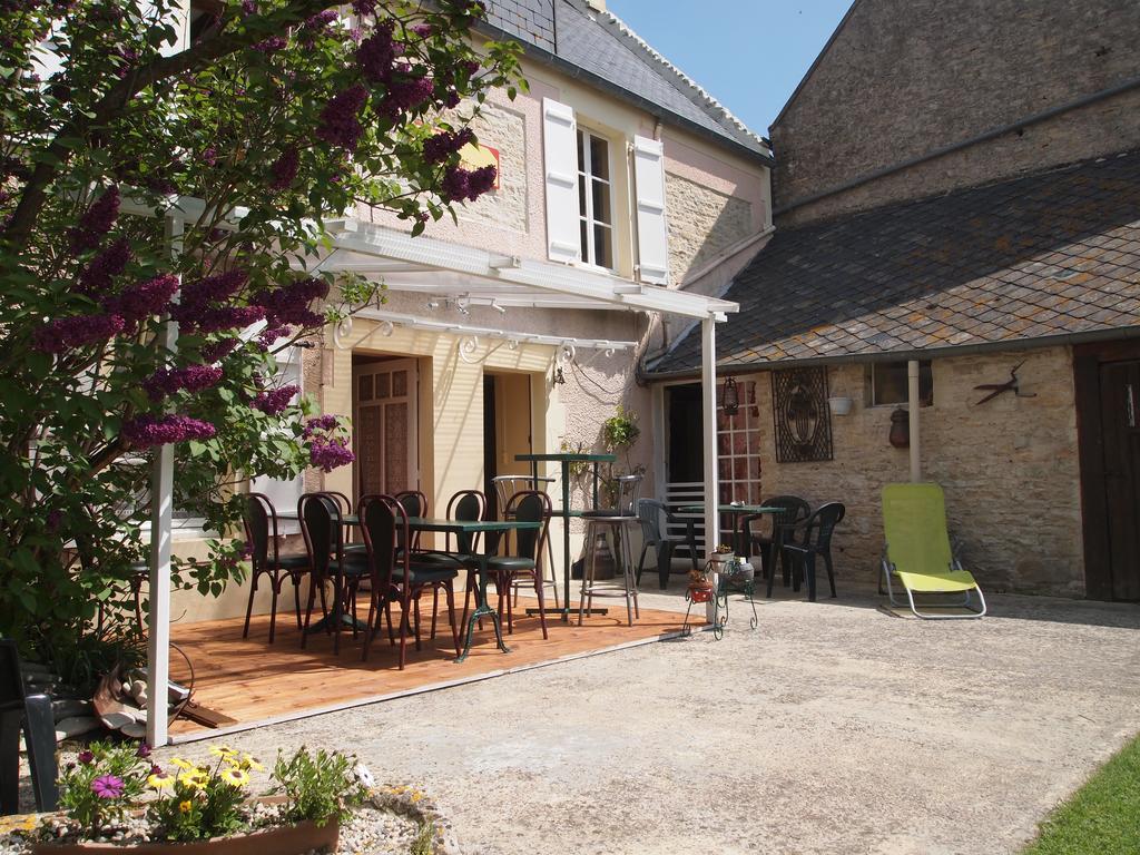 Chambres Et Tables D'Hotes A L'Auberge Touristique Meuvaines Экстерьер фото