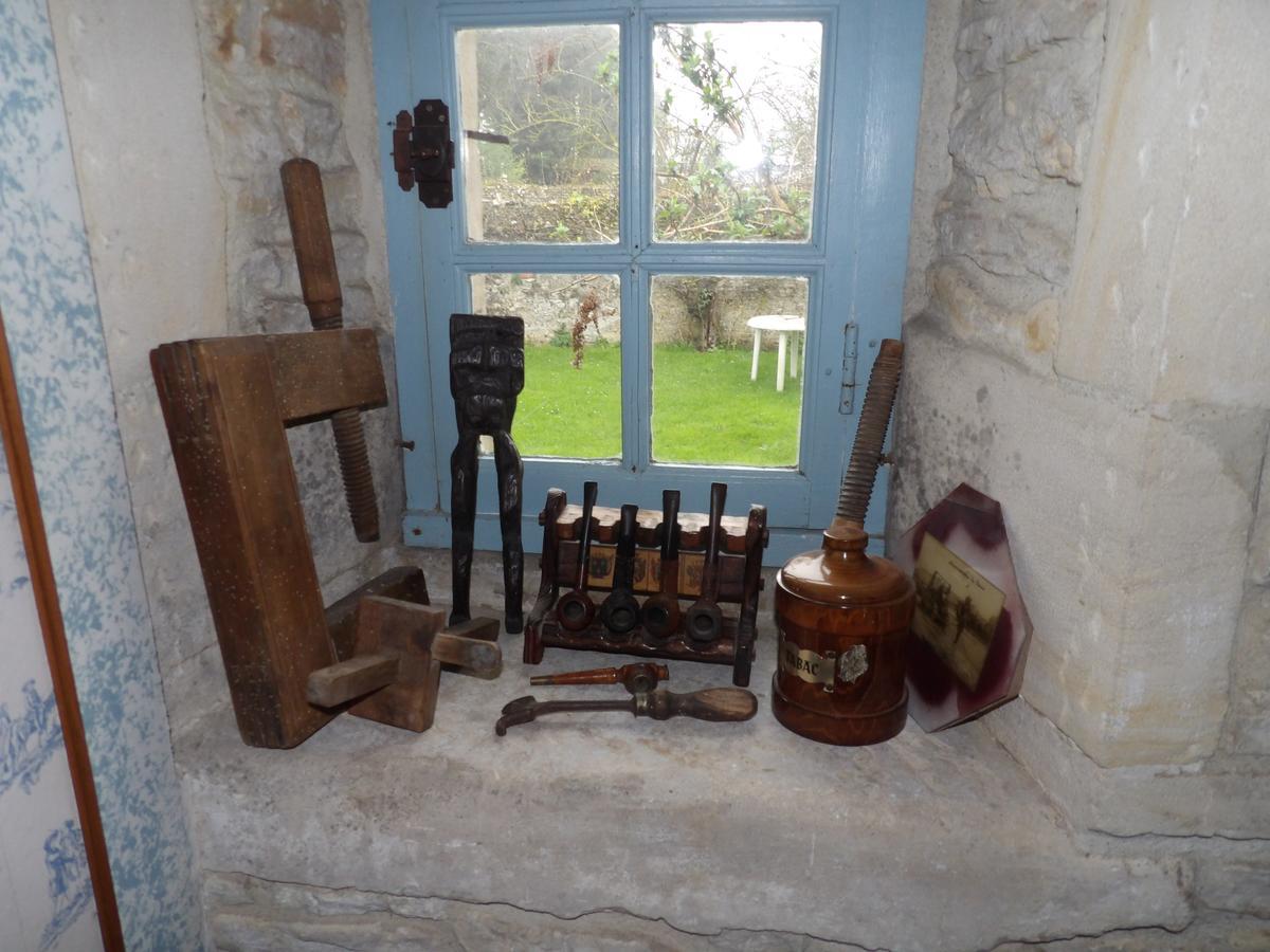 Chambres Et Tables D'Hotes A L'Auberge Touristique Meuvaines Экстерьер фото